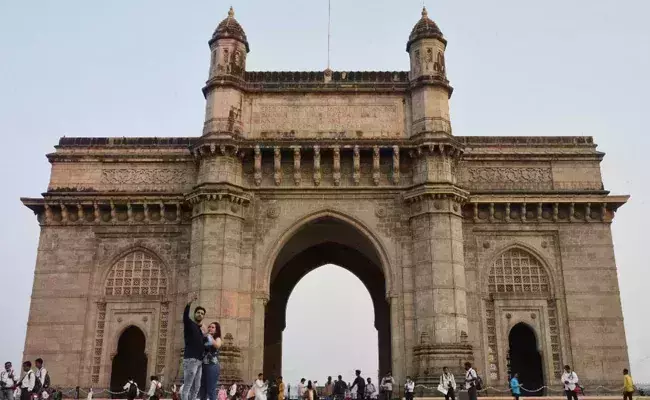 കൊവിഡ് വ്യാപനം രൂക്ഷം: ഞായറാഴ്ച മുതല്‍ മഹാരാഷ്ട്രയില്‍ രാത്രികാല കര്‍ഫ്യൂ, മാളുകള്‍ എട്ടു മണിക്ക് അടയ്ക്കും