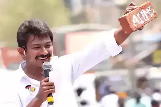 ഇഷ്ടിക മോഷ്ടിച്ചു; ഉദയനിധി സ്റ്റാലിനെതിരെ ബിജെപി പരാതി നല്കി ഇഷ്ടിക മോഷ്ടിച്ചു; ഉദയനിധി സ്റ്റാലിനെതിരെ ബിജെപി പരാതി നല്കി