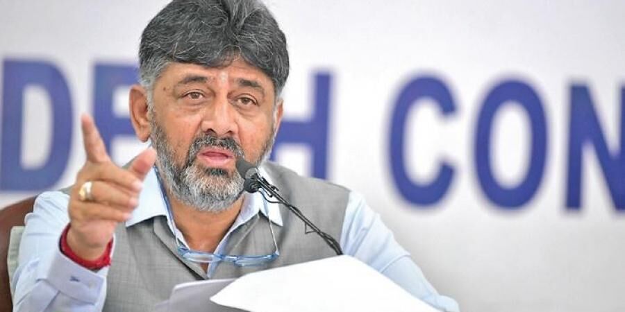 അശ്ലീല സിഡി വിവാദം; മകളെ വച്ച് ഡികെ ശിവകുമാര് രാഷ്ട്രീയം കളിക്കുന്നുവെന്ന് യുവതിയുടെ രക്ഷിതാക്കള് അശ്ലീല സിഡി വിവാദം; മകളെ വച്ച് ഡികെ ശിവകുമാര് രാഷ്ട്രീയം കളിക്കുന്നുവെന്ന് യുവതിയുടെ രക്ഷിതാക്കള്