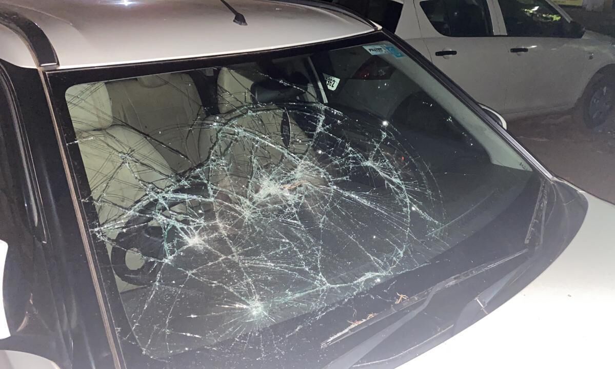 പൂര്‍ണഗര്‍ഭിണിയുമായി ആശുപത്രിയിലേക്ക് പോയ വാഹനം ബിജെപി പ്രവര്‍ത്തകര്‍ തല്ലിത്തകര്‍ത്തു; യുവതിക്ക് ഗുരുതര പരിക്ക്