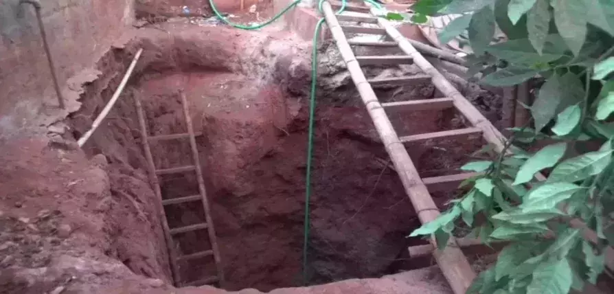 നിധിയെടുക്കാന്‍ കുഴിച്ച കുഴിയില്‍ നിന്നും വിഷവാതകം ശ്വസിച്ച് രണ്ടുപേര്‍ മരിച്ചു