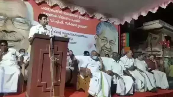 പെണ്‍കുട്ടികള്‍ രാഹുലിന് മുന്നില്‍ കുനിഞ്ഞ് നില്‍ക്കരുത്; അധിക്ഷേപവുമായി മുന്‍ എംപി ജോയ്‌സ് ജോര്‍ജ്