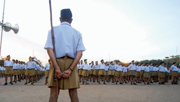 ആര്എസ്എസുമായി എന്ത് കൊണ്ട് ചര്ച്ച?; കുടുംബ യോഗങ്ങളില് വിശദീകരിച്ച് സിപിഎം ആര്എസ്എസുമായി എന്ത് കൊണ്ട് ചര്ച്ച?; കുടുംബ യോഗങ്ങളില് വിശദീകരിച്ച് സിപിഎം
