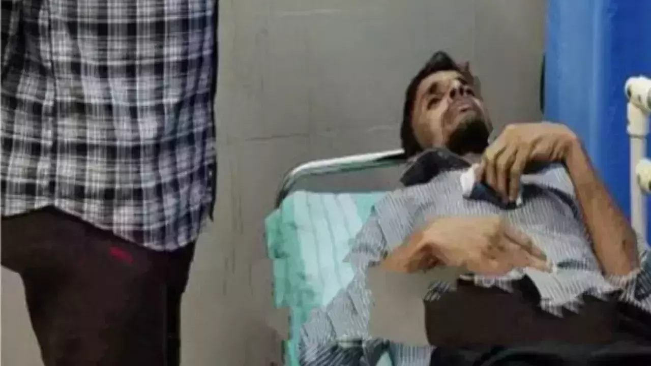 പള്ളിയില് ഉറങ്ങുകയായിരുന്ന ഇമാമിന് നേരെ ആക്രമണം; അക്രമികളുടെ ദൃശ്യം സിസിടിവിയില് പതിഞ്ഞു പള്ളിയില് ഉറങ്ങുകയായിരുന്ന ഇമാമിന് നേരെ ആക്രമണം; അക്രമികളുടെ ദൃശ്യം സിസിടിവിയില് പതിഞ്ഞു