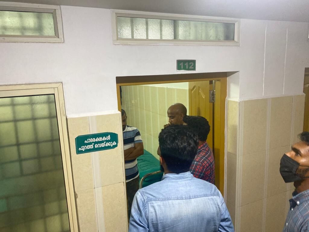 പൂര്ണ ഗര്ഭിണിയെ വാഹനം തടഞ്ഞുനിര്ത്തി ആര്എസ്എസ് സംഘം ആക്രമിച്ച സംഭവം;പോപുലര് ഫ്രണ്ട് നേതാക്കള് ഇരയെ സന്ദര്ശിച്ചു പൂര്ണ ഗര്ഭിണിയെ വാഹനം തടഞ്ഞുനിര്ത്തി ആര്എസ്എസ് സംഘം ആക്രമിച്ച സംഭവം;പോപുലര് ഫ്രണ്ട് നേതാക്കള് ഇരയെ സന്ദര്ശിച്ചു