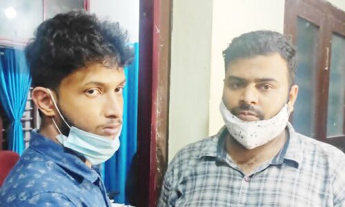 എടിഎം വിവരങ്ങളും പിന് നമ്പറും ചോര്ത്തി തട്ടിപ്പ്; കോഴിക്കോട് എഞ്ചിനീയറിങ് ബിരുദധാരികളായ പേര് അറസ്റ്റില് എടിഎം വിവരങ്ങളും പിന് നമ്പറും ചോര്ത്തി തട്ടിപ്പ്; കോഴിക്കോട് എഞ്ചിനീയറിങ് ബിരുദധാരികളായ പേര് അറസ്റ്റില്