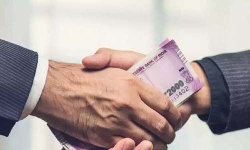 കൈക്കൂലി വാങ്ങുന്നതിനിടെ ടിആര്എസ് എംപിയുടെ ഡ്രൈവര് ഉള്പ്പെടെ മൂന്നുപേരെ സിബിഐ അറസ്റ്റുചെയ്തു കൈക്കൂലി വാങ്ങുന്നതിനിടെ ടിആര്എസ് എംപിയുടെ ഡ്രൈവര് ഉള്പ്പെടെ മൂന്നുപേരെ സിബിഐ അറസ്റ്റുചെയ്തു