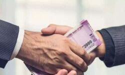 കൈക്കൂലി വാങ്ങുന്നതിനിടെ ടിആര്‍എസ് എംപിയുടെ ഡ്രൈവര്‍ ഉള്‍പ്പെടെ മൂന്നുപേരെ സിബിഐ അറസ്റ്റുചെയ്തു