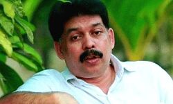 പ്രചാരണ വാഹനത്തില്‍ നിന്ന് വീണ് കൊടുവള്ളി എല്‍ഡിഎഫ് സ്ഥാനാര്‍ഥിക്ക് പരിക്ക്