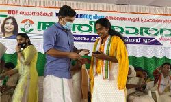 യുഡിഎഫ് സ്ഥാനാര്ഥി അരിതാ ബാബുവിന് മിഡിലീസ്റ്റ് കായംകുളം പ്രവാസി കൂട്ടായ്മ തിരഞ്ഞെടുപ്പ് ഫണ്ട് കൈമാറി യുഡിഎഫ് സ്ഥാനാര്ഥി അരിതാ ബാബുവിന് മിഡിലീസ്റ്റ് കായംകുളം പ്രവാസി കൂട്ടായ്മ തിരഞ്ഞെടുപ്പ് ഫണ്ട് കൈമാറി