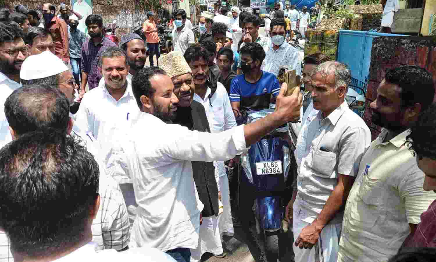 മലപ്പുറത്തിന്റെ വീര്യം ചോര്ന്നു പോവാതെ കാക്കണം: ഡോ. തസ്ലിം റഹ്മാനി മലപ്പുറത്തിന്റെ വീര്യം ചോര്ന്നു പോവാതെ കാക്കണം: ഡോ. തസ്ലിം റഹ്മാനി
