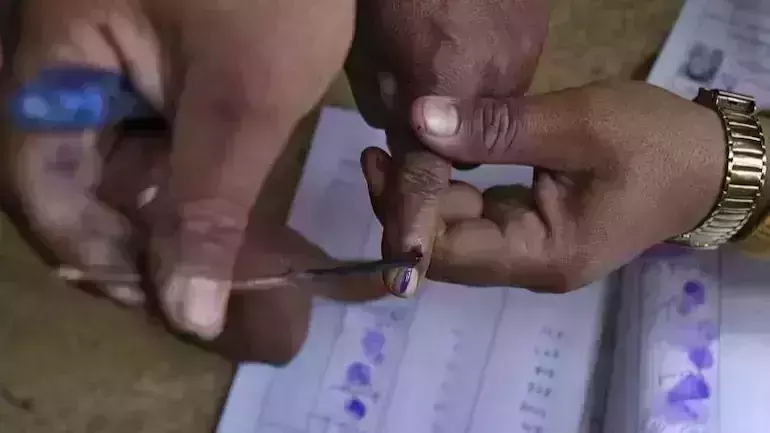 വിധിയെഴുതി, ഫലമറിയാന് ഇനി 25 ദിവസത്തെ കാത്തിരിപ്പ്; മലപ്പുറം ജില്ലയില് 74.25 പോളിങ്, 2,46,6177 പേര് വോട്ട് ചെയ്തു വിധിയെഴുതി, ഫലമറിയാന് ഇനി 25 ദിവസത്തെ കാത്തിരിപ്പ്; മലപ്പുറം ജില്ലയില് 74.25 പോളിങ്, 2,46,6177 പേര് വോട്ട് ചെയ്തു