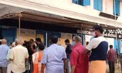 വോട്ടര് പോളിങ്ങ് ബൂത്തില് കുഴഞ്ഞ് വീണ് മരിച്ചു വോട്ടര് പോളിങ്ങ് ബൂത്തില് കുഴഞ്ഞ് വീണ് മരിച്ചു