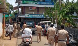 ദൂരപരിധി ലംഘിച്ച് പാര്ട്ടി ബൂത്തുകള് പ്രവര്ത്തിച്ചത് പോലിസ് തടഞ്ഞു ദൂരപരിധി ലംഘിച്ച് പാര്ട്ടി ബൂത്തുകള് പ്രവര്ത്തിച്ചത് പോലിസ് തടഞ്ഞു