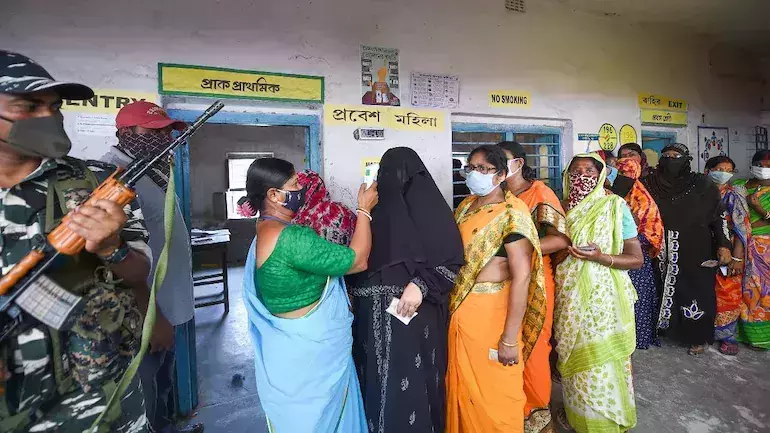 ബംഗാളില് നാലാംഘട്ട വോട്ടെടുപ്പിന് തുടക്കം; 44 നിയമസഭ മണ്ഡലങ്ങളില് ഇന്ന് വിധിയെഴുതും ബംഗാളില് നാലാംഘട്ട വോട്ടെടുപ്പിന് തുടക്കം; 44 നിയമസഭ മണ്ഡലങ്ങളില് ഇന്ന് വിധിയെഴുതും