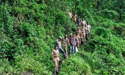 ചക്കിട്ടപാറ ഖനനത്തിനെതിരേ മുതുകാട് പുഷ്പഗിരി, ഭാഗങ്ങളില്‍ മാവോവാദി പോസ്റ്ററുകള്‍