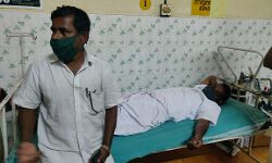 മുന് ഗ്രാമപഞ്ചായത്ത് വൈസ് പ്രസിഡന്റിനേയും സഹോദരനേയും ആശുപത്രിയില് കയറി മര്ദ്ദിച്ചതായി പരാതി മുന് ഗ്രാമപഞ്ചായത്ത് വൈസ് പ്രസിഡന്റിനേയും സഹോദരനേയും ആശുപത്രിയില് കയറി മര്ദ്ദിച്ചതായി പരാതി