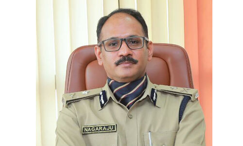 സനുമോഹന് രണ്ടു ദിവസത്തിനകം പിടിയിലാകുമെന്ന് കൊച്ചി സിറ്റി പോലിസ് കമ്മീഷണര് സനുമോഹന് രണ്ടു ദിവസത്തിനകം പിടിയിലാകുമെന്ന് കൊച്ചി സിറ്റി പോലിസ് കമ്മീഷണര്