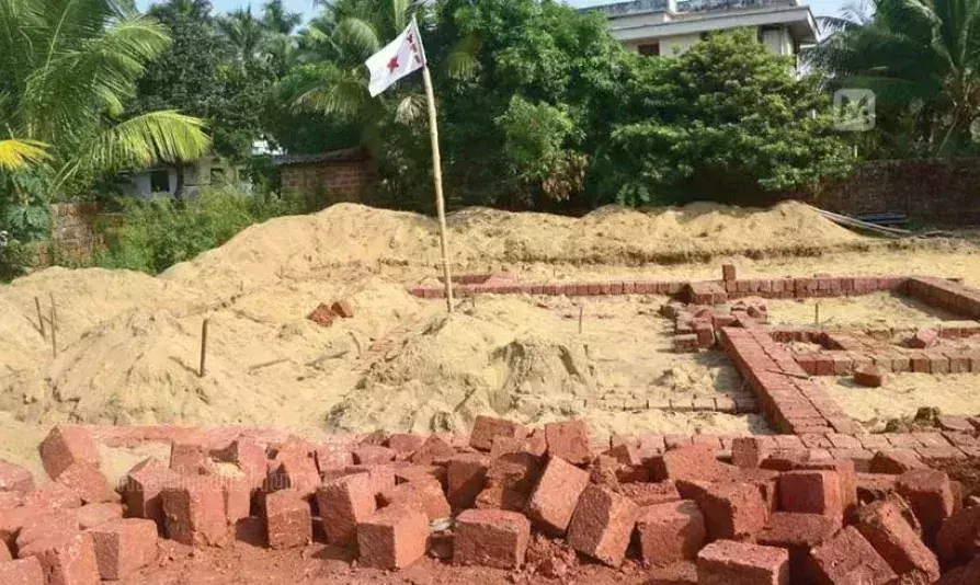 തിരഞ്ഞെടുപ്പ് ഫണ്ട് വൈകിയതിന് തറ പൊളിച്ച് കൊടി നാട്ടിയ സംഭവം: എട്ട് ഡിവൈഎഫ്ഐക്കാര്ക്കെതിരേ കേസ് തിരഞ്ഞെടുപ്പ് ഫണ്ട് വൈകിയതിന് തറ പൊളിച്ച് കൊടി നാട്ടിയ സംഭവം: എട്ട് ഡിവൈഎഫ്ഐക്കാര്ക്കെതിരേ കേസ്
