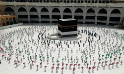 സാമൂഹിക അകലം പാലിച്ച് കഅബ ത്വവാഫ്; കൃത്യമായ അകലം നിശ്ചയിച്ച് 18 ട്രാക്കുകള്‍