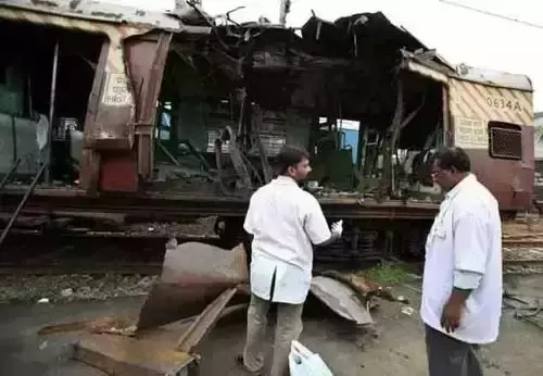 മുംബൈ ട്രെയിന് സ്ഫോടനക്കേസില് ശിക്ഷിക്കപ്പെട്ടയാള് കൊവിഡ് ബാധിച്ചു മരിച്ചു മുംബൈ ട്രെയിന് സ്ഫോടനക്കേസില് ശിക്ഷിക്കപ്പെട്ടയാള് കൊവിഡ് ബാധിച്ചു മരിച്ചു