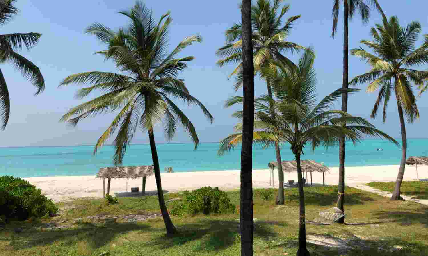 വാക്സിന് എടുക്കാത്തവര്ക്ക് റേഷന് നല്കില്ലെന്ന് ഭീഷണി; വിവാദ ഉത്തരവുമായി ലക്ഷദ്വീപ് ഭരണകൂടം വാക്സിന് എടുക്കാത്തവര്ക്ക് റേഷന് നല്കില്ലെന്ന് ഭീഷണി; വിവാദ ഉത്തരവുമായി ലക്ഷദ്വീപ് ഭരണകൂടം