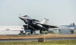 അഞ്ചാം ബാച്ച് റഫേല് യുദ്ധവിമാനങ്ങള് ഇന്ത്യയിലെത്തി അഞ്ചാം ബാച്ച് റഫേല് യുദ്ധവിമാനങ്ങള് ഇന്ത്യയിലെത്തി