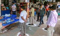 കൊവിഡ് വ്യാപനം രൂക്ഷം; നിയന്ത്രണങ്ങള്‍ കടുപ്പിച്ച് മഹാരാഷ്ട്ര, സര്‍ക്കാര്‍, സ്വകാര്യ ഓഫിസുകളില്‍ 15 ശതമാനം ഹാജര്‍ മാത്രം