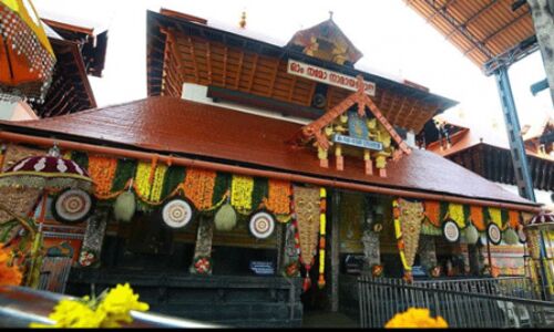 ഗുരുവായൂര് ക്ഷേത്രത്തില് പ്രതിദിന ദര്ശനത്തിന് 1000 പേര്ക്ക് മാത്രം അനുമതി ഗുരുവായൂര് ക്ഷേത്രത്തില് പ്രതിദിന ദര്ശനത്തിന് 1000 പേര്ക്ക് മാത്രം അനുമതി