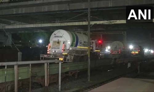 ഓക്സിജന് ക്ഷാമം; ആശ്വാസമായി ആദ്യ ഓക്സിജന് എക്സ്പ്രസ് മഹാരാഷ്ട്രയിലെ നാഗ്പൂരിലെത്തി ഓക്സിജന് ക്ഷാമം; ആശ്വാസമായി ആദ്യ ഓക്സിജന് എക്സ്പ്രസ് മഹാരാഷ്ട്രയിലെ നാഗ്പൂരിലെത്തി