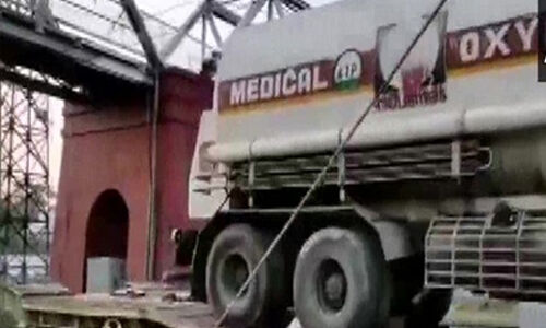 ജാര്ഖണ്ഡില് നിന്നുള്ള രണ്ടാമത്തെ ഓക്സിജന് എക്സ്പ്രസ് ലഖ്നോവിലെത്തി ജാര്ഖണ്ഡില് നിന്നുള്ള രണ്ടാമത്തെ ഓക്സിജന് എക്സ്പ്രസ് ലഖ്നോവിലെത്തി