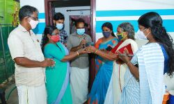 കൊവിഡ് പ്രതിരോധം: മുഖ്യമന്ത്രിയുടെ ദുരിതാശ്വാസ നിധിയിലേക്ക് ഒരു കുടുക്ക നിറയെ സ്‌നേഹവുമായി ശാരദാമ്മ