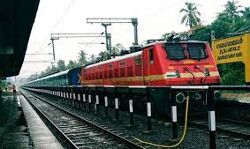 ഓടിക്കൊണ്ടിരുന്ന ട്രെയിനില് യുവതിക്ക് നേരെ ആക്രമണം; പുറത്തേക്ക് ചാടിയ യുവതിക്ക് തലക്ക് പരിക്ക് ഓടിക്കൊണ്ടിരുന്ന ട്രെയിനില് യുവതിക്ക് നേരെ ആക്രമണം; പുറത്തേക്ക് ചാടിയ യുവതിക്ക് തലക്ക് പരിക്ക്