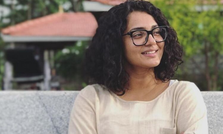 ഞങ്ങളുടെ ഒരു പട തന്നെ ഒപ്പമുണ്ട്; സംഘപരിവാർ ഭീഷണിയിൽ സിദ്ധാർത്ഥിന് പിന്തുണയുമായി പാർവതി ഞങ്ങളുടെ ഒരു പട തന്നെ ഒപ്പമുണ്ട്; സംഘപരിവാർ ഭീഷണിയിൽ സിദ്ധാർത്ഥിന് പിന്തുണയുമായി പാർവതി