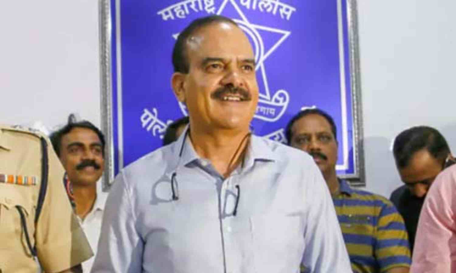 അഴിമതി, അധികാര ദുര്വിനിയോഗം അടക്കം 27 വകുപ്പുകള്; മുന് പോലിസ് മേധാവി അടക്കമുള്ളവര്ക്കെതിരേ എഫ്ഐആര് അഴിമതി, അധികാര ദുര്വിനിയോഗം അടക്കം 27 വകുപ്പുകള്; മുന് പോലിസ് മേധാവി അടക്കമുള്ളവര്ക്കെതിരേ എഫ്ഐആര്