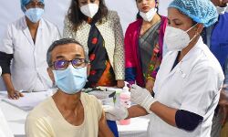 വാക്‌സിനേഷനായുള്ള മാര്‍ഗരേഖ പുതുക്കി; മുന്‍ഗണന ഇവര്‍ക്ക്