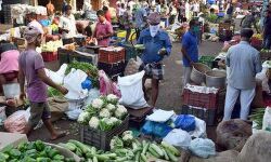 കച്ചവടക്കാര്‍ തമ്മില്‍ രണ്ട് മീറ്റര്‍ അകലം; രണ്ട് മാസ്‌കുകള്‍ ഉപയോഗിക്കണം: പച്ചക്കറി മാര്‍ക്കറ്റിലും മല്‍സ്യമാര്‍ക്കറ്റിലും നിരീക്ഷണം ശക്തമാക്കും