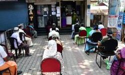 ബാങ്കുകള്‍ കൊവിഡ് ആരോഗ്യനിര്‍ദേശങ്ങളില്‍ വെള്ളം ചേര്‍ക്കുന്നു; വിമര്‍ശനവുമായി മുഖ്യമന്ത്രി