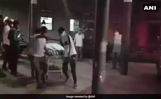ഗുജറാത്തിലെ കൊവിഡ് ആശുപത്രിയില് തീപ്പിടിത്തം; 12 മരണം ഗുജറാത്തിലെ കൊവിഡ് ആശുപത്രിയില് തീപ്പിടിത്തം; 12 മരണം