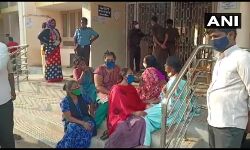 ഓക്സിജന് ലഭിക്കാതെ കര്ണാടകയിലെ സര്ക്കാര് ആശുപത്രിയില് 24 രോഗികള് മരിച്ചു ഓക്സിജന് ലഭിക്കാതെ കര്ണാടകയിലെ സര്ക്കാര് ആശുപത്രിയില് 24 രോഗികള് മരിച്ചു