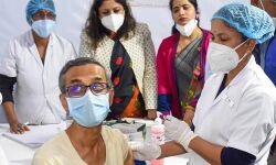 കേന്ദ്രം തന്നതിനേക്കാള്‍ കൂടുതല്‍ പേര്‍ക്ക് വാക്‌സിന്‍ കുത്തിവച്ചു; വാക്‌സിന്‍ പാഴാക്കാതെ ഉപയോഗിച്ച നഴ്‌സുമാര്‍ക്ക് മുഖ്യമന്ത്രിയുടെ അഭിനന്ദനം