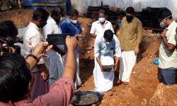 മാള: സ്നേഹത്തണല് വീടിന് തറക്കല്ലിടല് നടത്തി മാള: സ്നേഹത്തണല് വീടിന് തറക്കല്ലിടല് നടത്തി