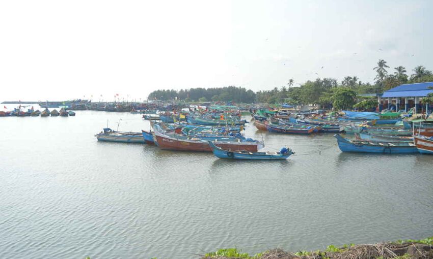 ചോമ്പാല ഹാര്‍ബര്‍ പ്രവര്‍ത്തനം നിര്‍ത്തി