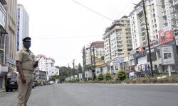 ലോക്ക് ഡൗണ്‍: അവലോകന യോഗം ഇന്ന് മുഖ്യമന്ത്രിയുടെ അധ്യക്ഷതയില്‍; നീട്ടുന്ന കാര്യത്തില്‍ തീരുമാനമെടുക്കും