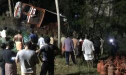 കൊയിലാണ്ടിയില്‍ ഗ്യാസ് സിലിണ്ടര്‍ കയറ്റിവന്ന ലോറി മറിഞ്ഞു; പരിഭ്രാന്തി വേണ്ടെന്ന് അഗ്നിശമന സേന