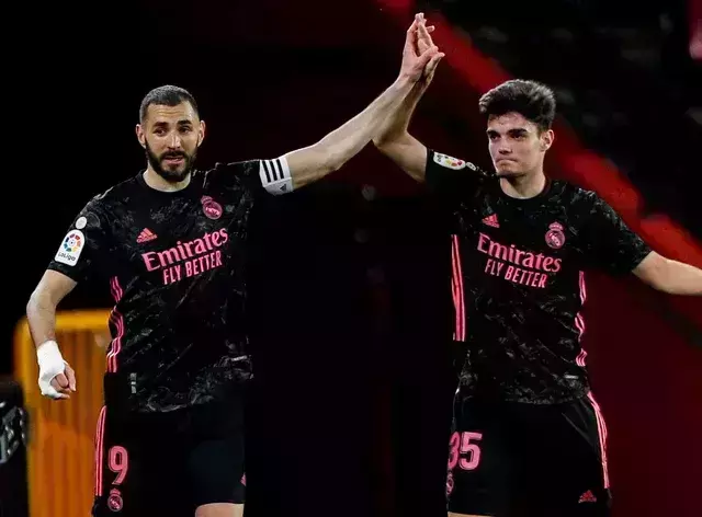 റയലിന് വന് ജയം; ലാ ലിഗയില് അത്ലറ്റിക്കോയ്ക്ക് ഭീഷണിയായി റയല് റയലിന് വന് ജയം; ലാ ലിഗയില് അത്ലറ്റിക്കോയ്ക്ക് ഭീഷണിയായി റയല്