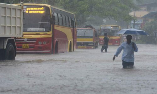 സംസ്ഥാനത്ത് അതിതീവ്ര മഴയ്ക്ക് സാധ്യത  : അഞ്ച് ജില്ലകളില്‍ വീണ്ടും റെഡ് അലര്‍ട്ട് പ്രഖ്യാപിച്ചു