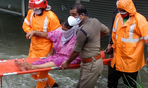 ശക്തമായ മഴയും കാറ്റും: എറണാകളത്ത് ദുരിതാശ്വാസ പ്രവര്‍ത്തനങ്ങള്‍ ശക്തമാക്കി; രക്ഷാപ്രവര്‍ത്തനത്തിന് എന്‍ഡിആര്‍എഫ് സംഘമെത്തി