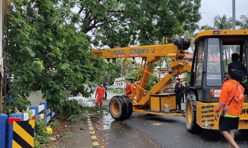 പ്രകൃതിക്ഷോഭം: ആലപ്പുഴ ജില്ലയില് 19 വീട് പൂര്ണമായി തകര്ന്നു, 423 വീടുകള്ക്ക് ഭാഗികനാശം പ്രകൃതിക്ഷോഭം: ആലപ്പുഴ ജില്ലയില് 19 വീട് പൂര്ണമായി തകര്ന്നു, 423 വീടുകള്ക്ക് ഭാഗികനാശം