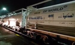 കേരളത്തിലേക്കുള്ള ഓക്‌സിജന്‍ വല്ലാര്‍പ്പാടത്തെത്തി